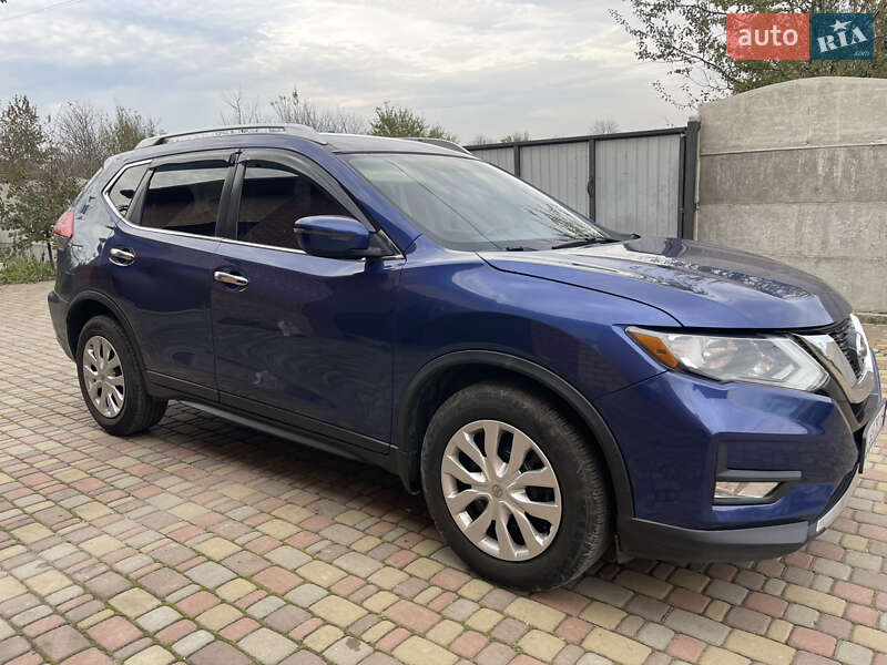 Внедорожник / Кроссовер Nissan Rogue 2016 в Ровно