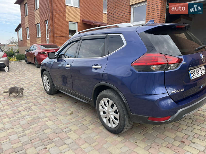 Внедорожник / Кроссовер Nissan Rogue 2016 в Ровно