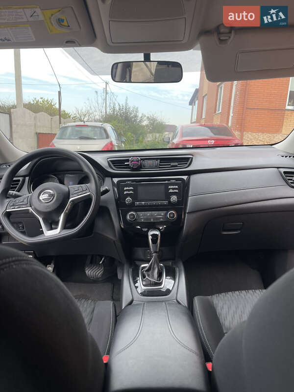 Внедорожник / Кроссовер Nissan Rogue 2016 в Ровно