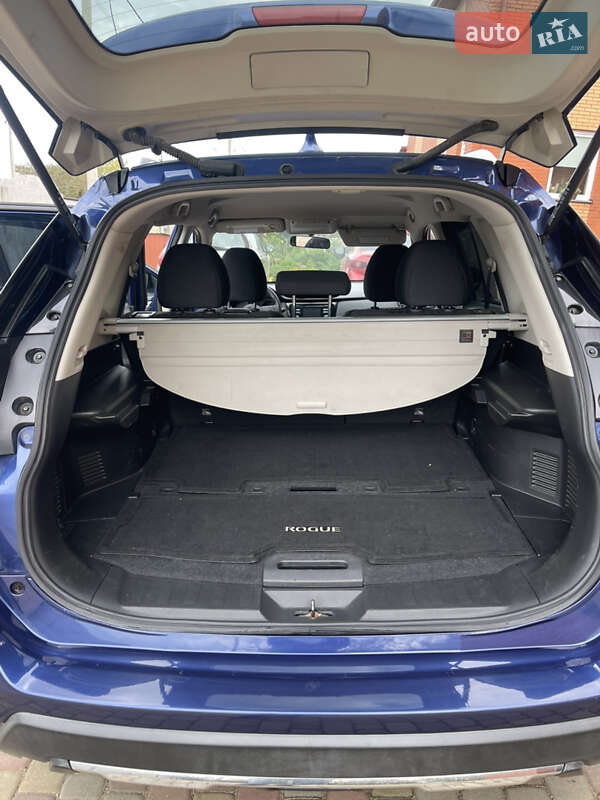 Внедорожник / Кроссовер Nissan Rogue 2016 в Ровно