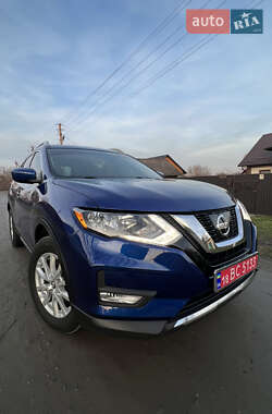 Позашляховик / Кросовер Nissan Rogue 2017 в Острозі