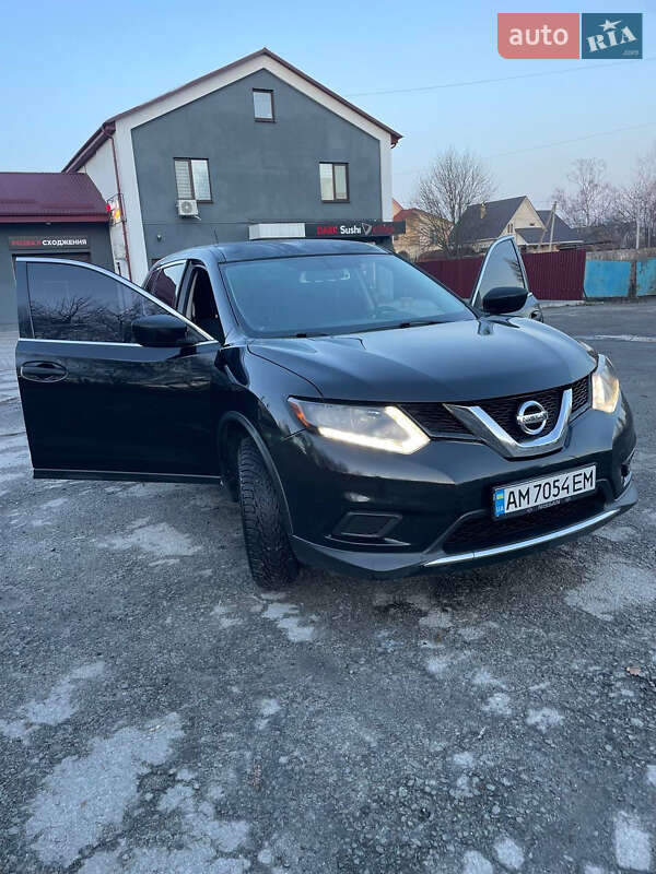 Позашляховик / Кросовер Nissan Rogue 2015 в Звягелі