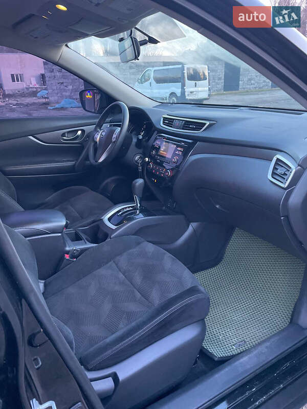 Позашляховик / Кросовер Nissan Rogue 2015 в Звягелі