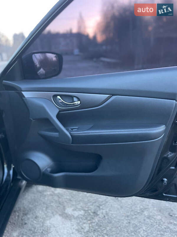 Позашляховик / Кросовер Nissan Rogue 2015 в Звягелі