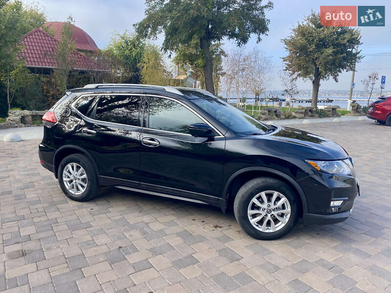 Внедорожник / Кроссовер Nissan Rogue 2017 в Николаеве