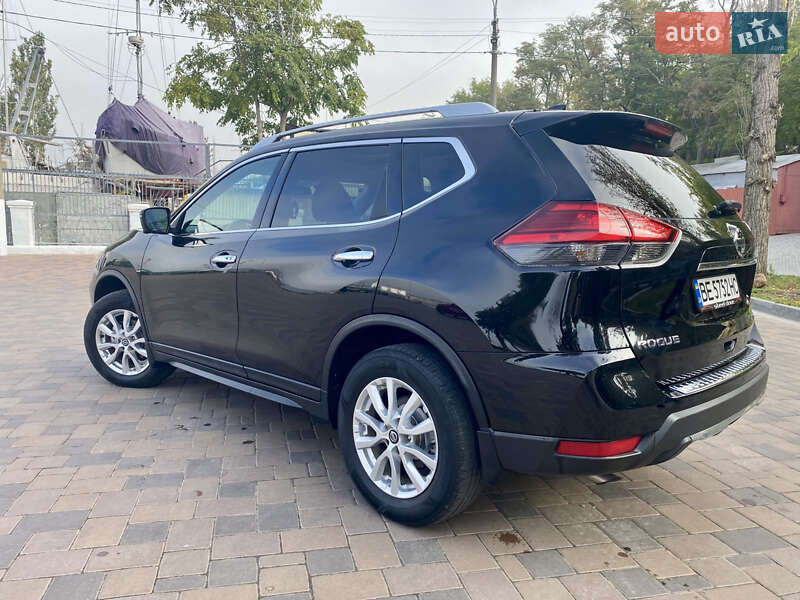 Внедорожник / Кроссовер Nissan Rogue 2017 в Николаеве