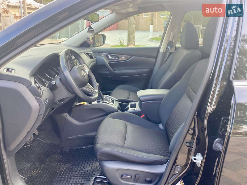 Внедорожник / Кроссовер Nissan Rogue 2017 в Николаеве