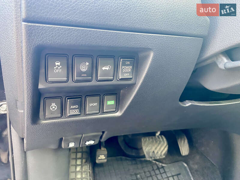 Внедорожник / Кроссовер Nissan Rogue 2017 в Николаеве