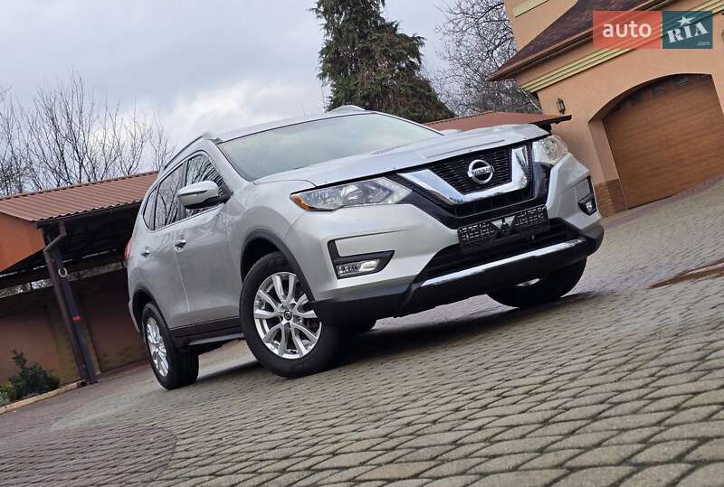 Позашляховик / Кросовер Nissan Rogue 2017 в Мукачевому