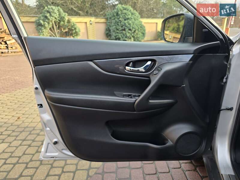 Позашляховик / Кросовер Nissan Rogue 2017 в Мукачевому