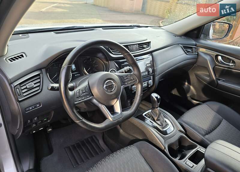 Позашляховик / Кросовер Nissan Rogue 2017 в Мукачевому