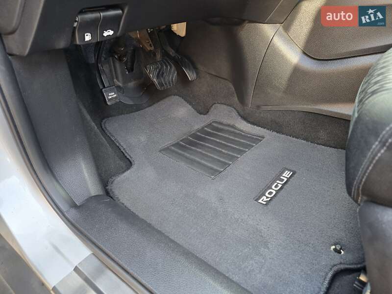 Позашляховик / Кросовер Nissan Rogue 2017 в Мукачевому