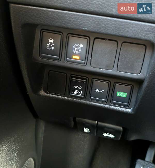 Позашляховик / Кросовер Nissan Rogue 2017 в Мукачевому