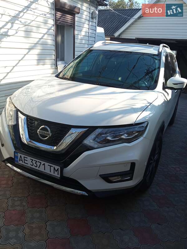 Внедорожник / Кроссовер Nissan Rogue 2017 в Днепре