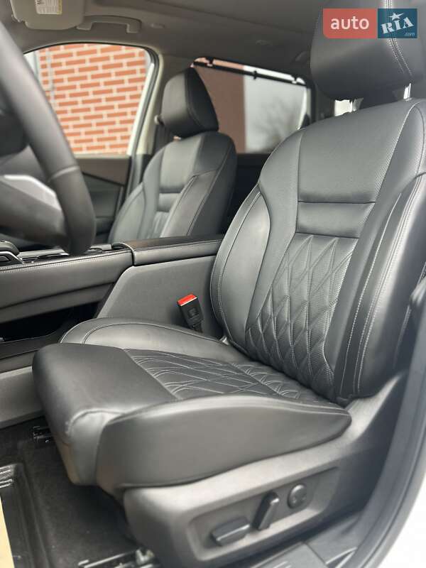 Внедорожник / Кроссовер Nissan Rogue 2022 в Львове