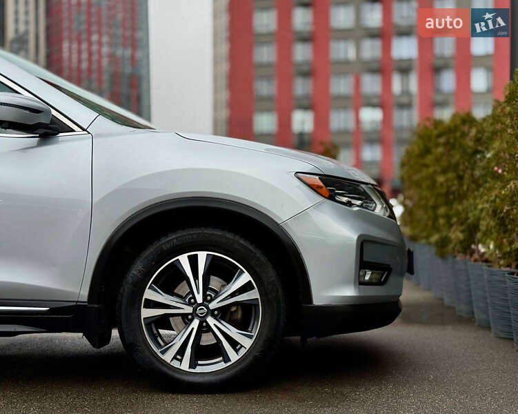Внедорожник / Кроссовер Nissan Rogue 2017 в Киеве