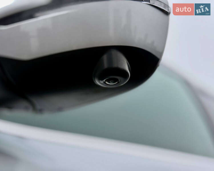 Внедорожник / Кроссовер Nissan Rogue 2017 в Киеве