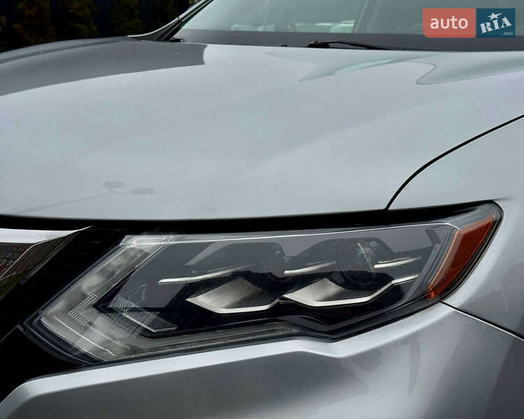 Внедорожник / Кроссовер Nissan Rogue 2017 в Киеве