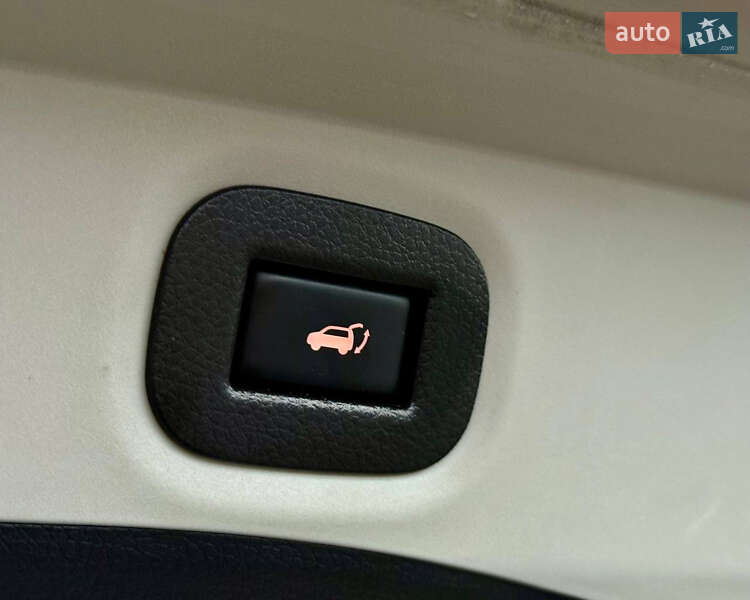 Внедорожник / Кроссовер Nissan Rogue 2017 в Киеве