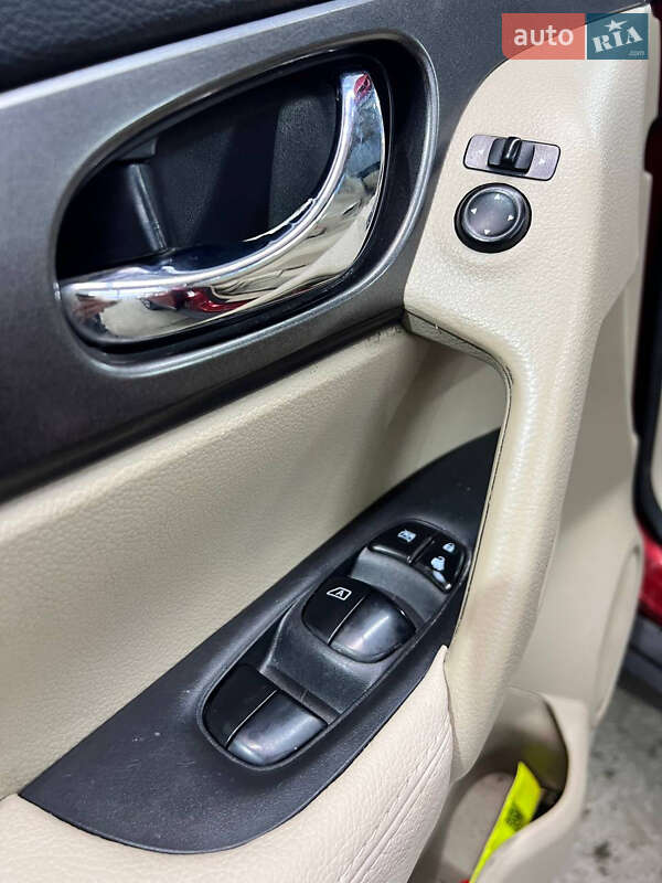 Позашляховик / Кросовер Nissan Rogue 2014 в Києві