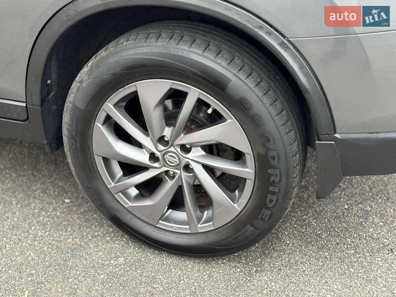 Внедорожник / Кроссовер Nissan Rogue 2015 в Киеве