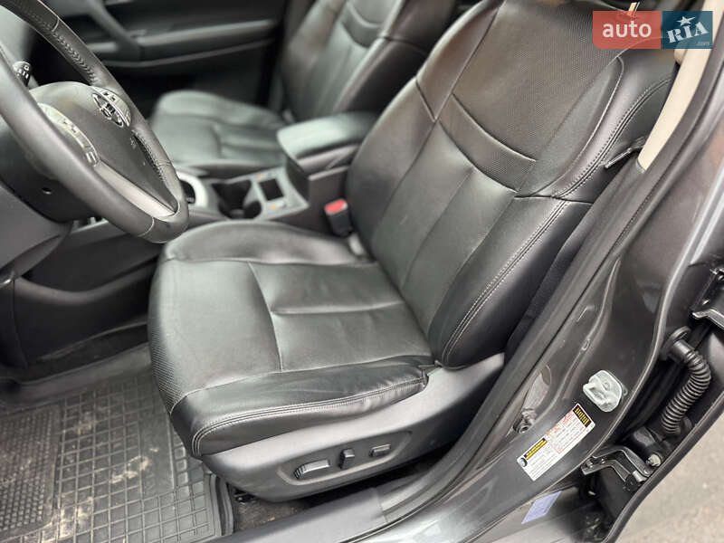 Внедорожник / Кроссовер Nissan Rogue 2015 в Киеве