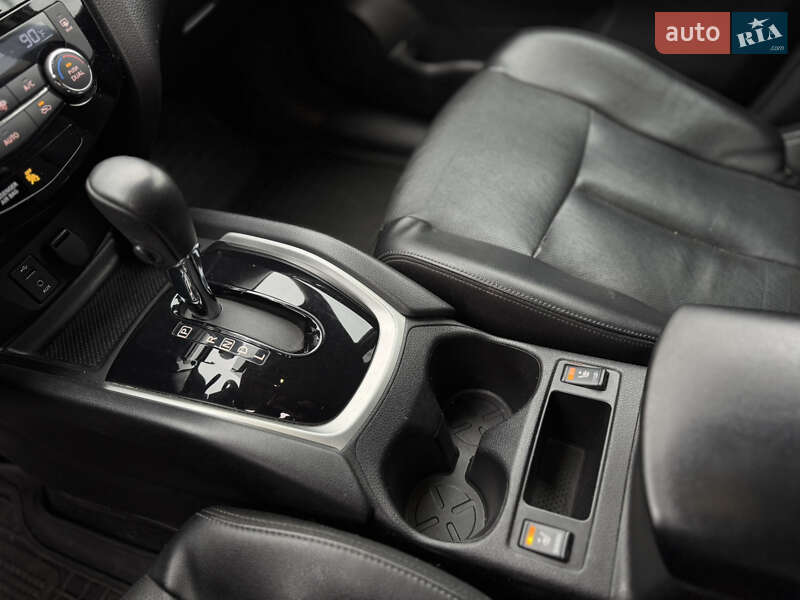 Внедорожник / Кроссовер Nissan Rogue 2015 в Киеве