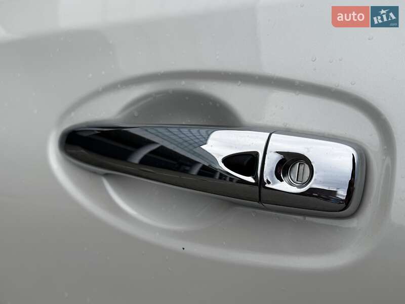 Внедорожник / Кроссовер Nissan Rogue 2018 в Киеве