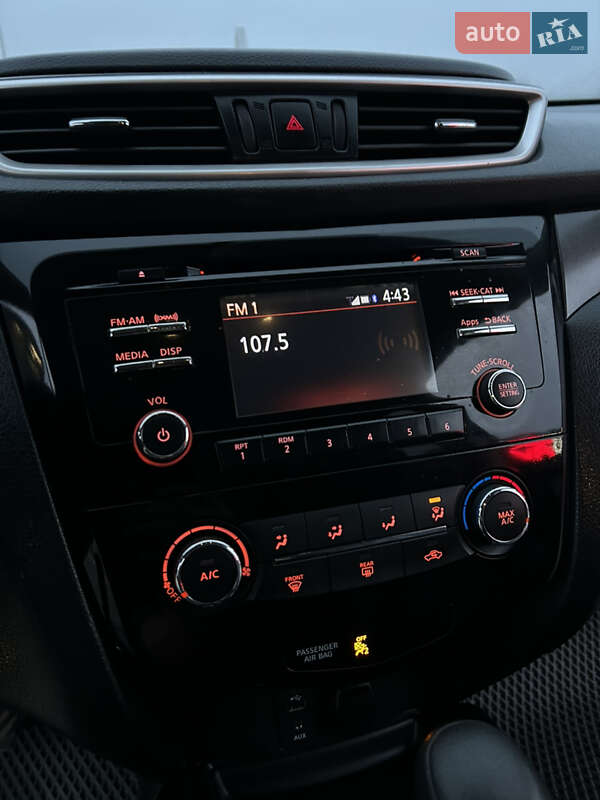 Внедорожник / Кроссовер Nissan Rogue 2016 в Вознесенске