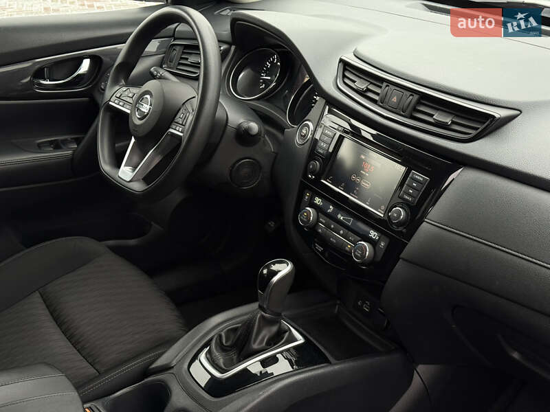 Внедорожник / Кроссовер Nissan Rogue 2018 в Харькове