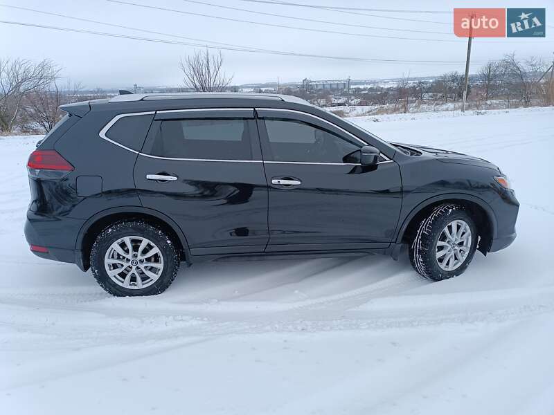 Позашляховик / Кросовер Nissan Rogue 2017 в Миргороді