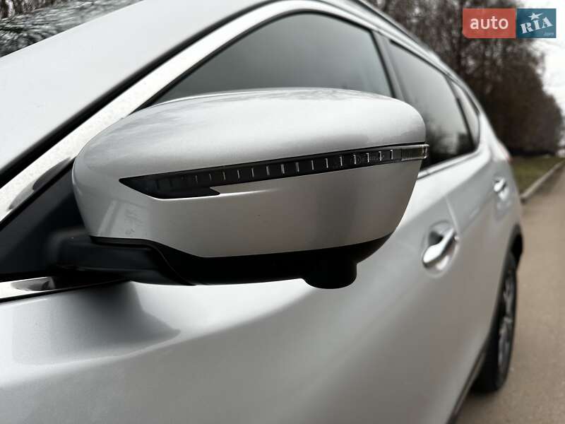 Внедорожник / Кроссовер Nissan Rogue 2017 в Броварах