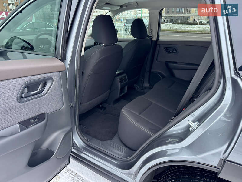 Внедорожник / Кроссовер Nissan Rogue 2023 в Киеве