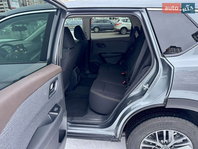 Внедорожник / Кроссовер Nissan Rogue 2023 в Киеве