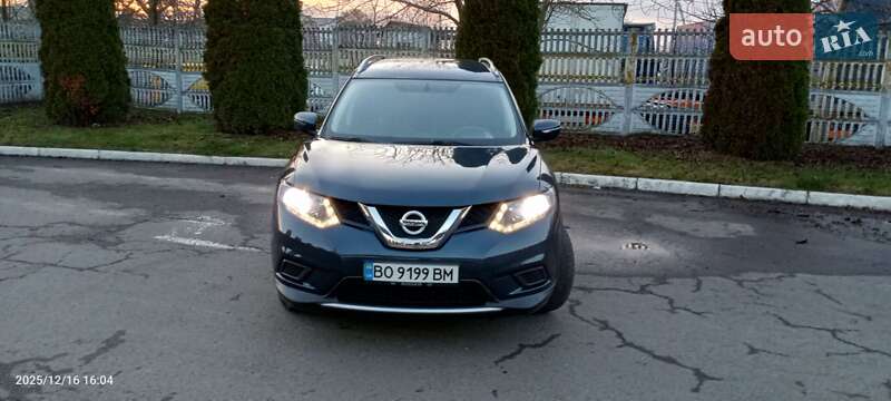 Внедорожник / Кроссовер Nissan Rogue 2015 в Ровно