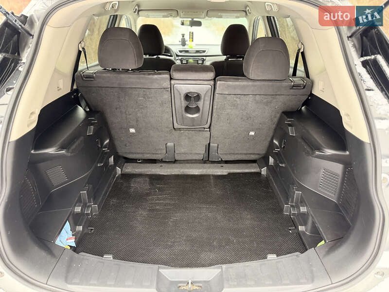 Позашляховик / Кросовер Nissan Rogue 2014 в Володимирі