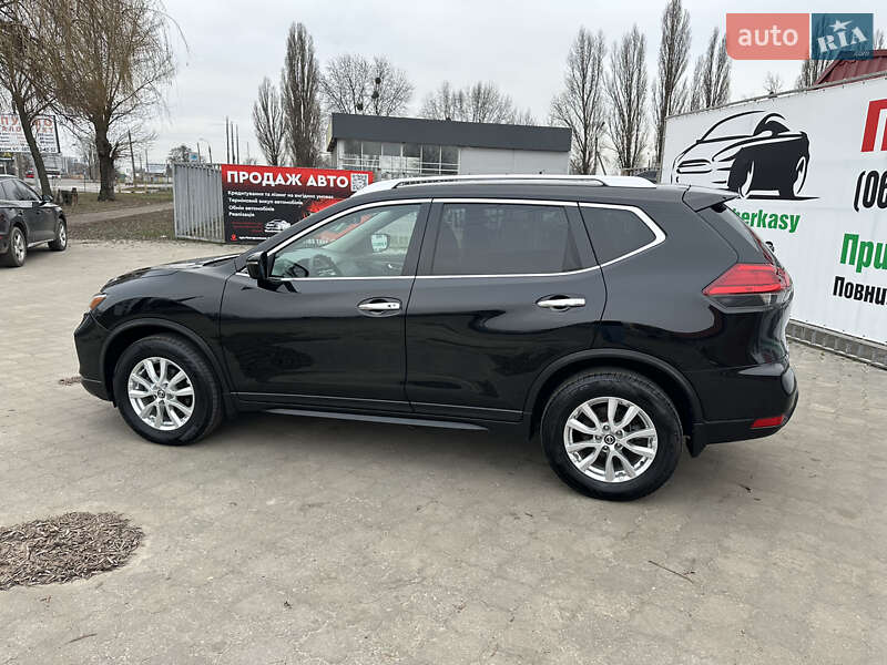 Внедорожник / Кроссовер Nissan Rogue 2017 в Черкассах