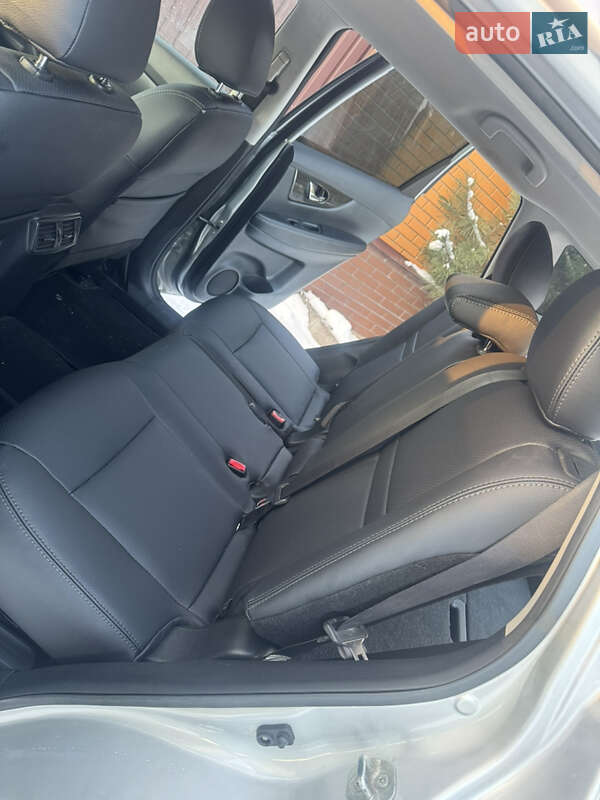 Позашляховик / Кросовер Nissan Rogue 2018 в Києві