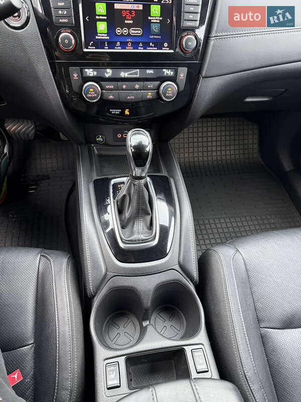 Позашляховик / Кросовер Nissan Rogue 2017 в Одесі