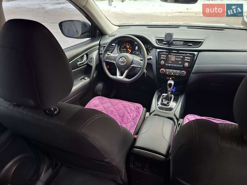 Внедорожник / Кроссовер Nissan Rogue 2017 в Киеве