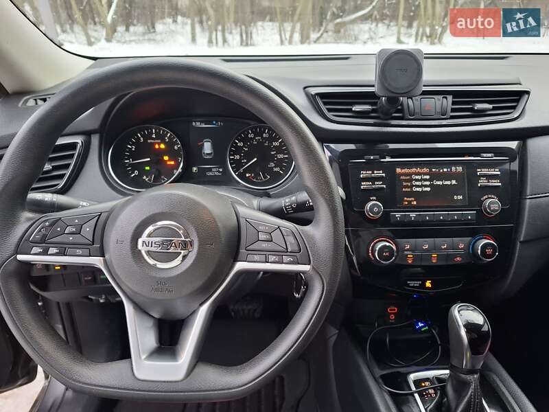 Внедорожник / Кроссовер Nissan Rogue 2017 в Киеве