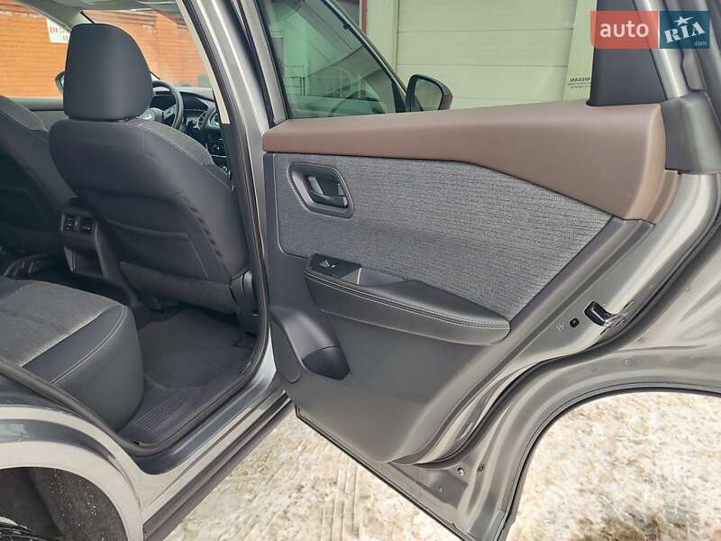 Позашляховик / Кросовер Nissan Rogue 2021 в Івано-Франківську