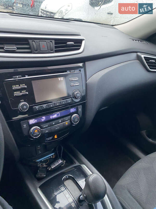 Внедорожник / Кроссовер Nissan Rogue 2014 в Каменском