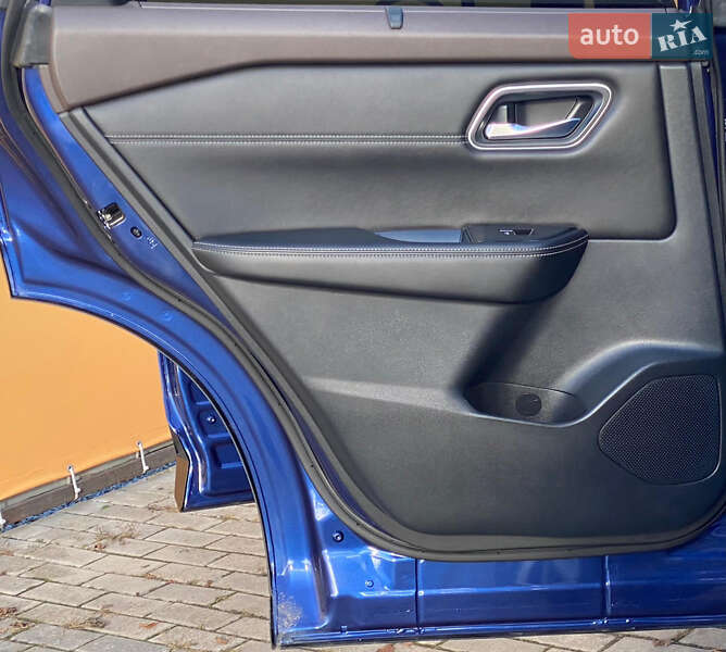 Внедорожник / Кроссовер Nissan Rogue 2021 в Ровно