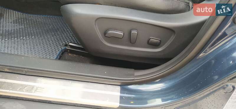 Внедорожник / Кроссовер Nissan Rogue 2015 в Здолбунове