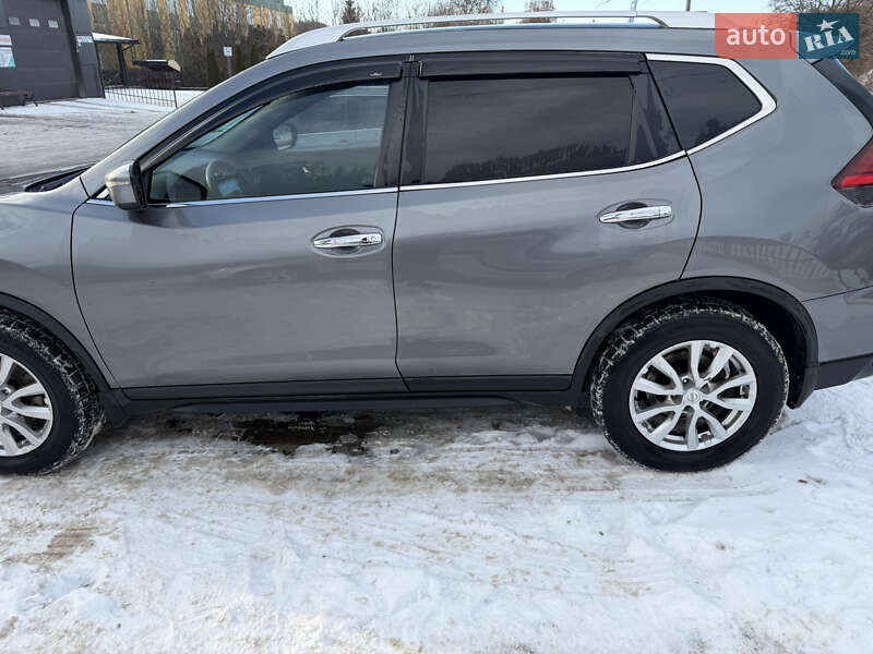 Внедорожник / Кроссовер Nissan Rogue 2016 в Ровно