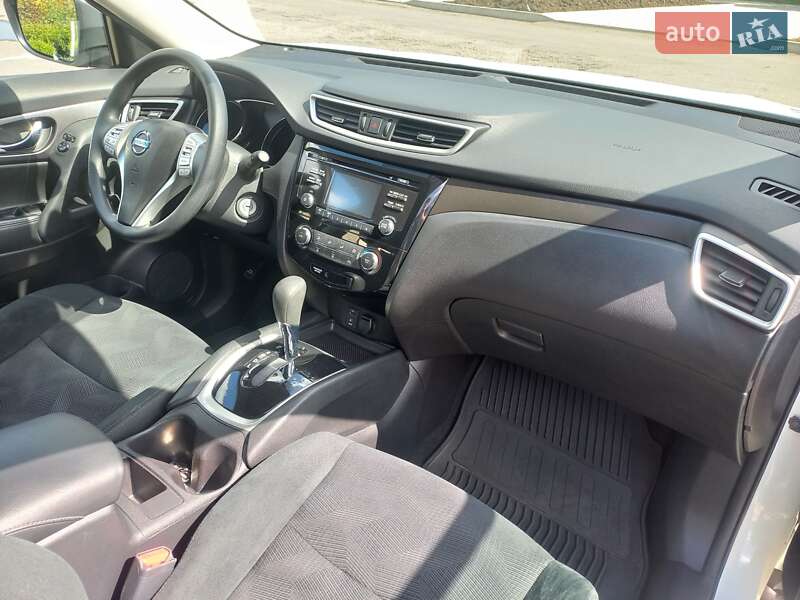 Позашляховик / Кросовер Nissan Rogue 2016 в Запоріжжі