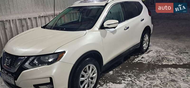 Внедорожник / Кроссовер Nissan Rogue 2017 в Чернигове