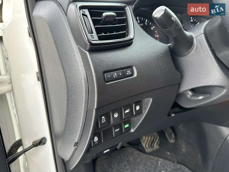 Внедорожник / Кроссовер Nissan Rogue 2018 в Виннице