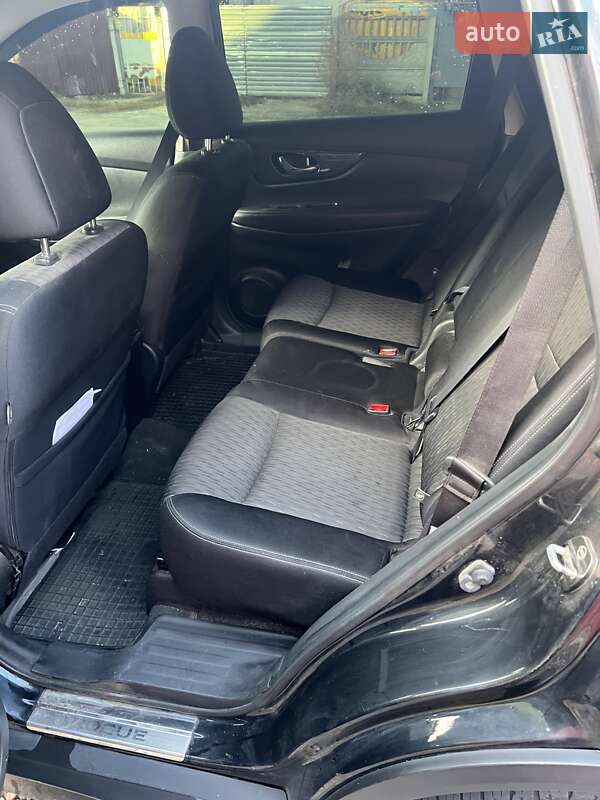 Внедорожник / Кроссовер Nissan Rogue 2016 в Полтаве